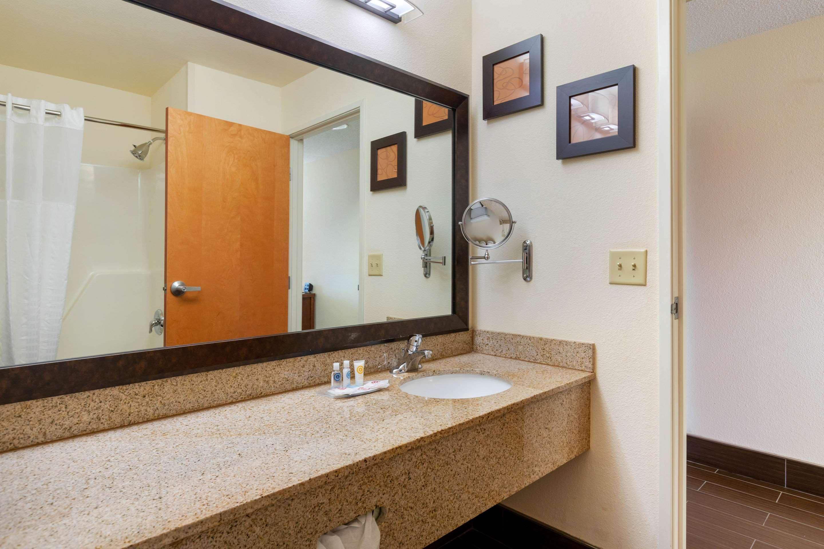 Comfort Suites Stevensville – St. Joseph Eksteriør billede